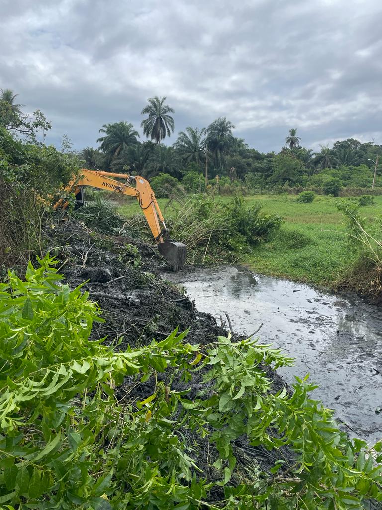 Ações de limpeza e desassoremento de rios, canais e lagoas são executadas pela Prefeitura de Alagoinhas